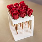 9 красных кенийских роз в пробирках