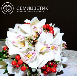 Свадебный букет из орхидеи цимбидиум и хиперикума