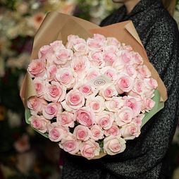 Букет из 51 нежно-розовой розы (Эквадор) 50 см Nena