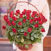 51 красная роза (Кения) Standart с зеленью в корзине