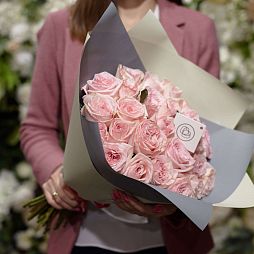 Букет из 25 розовых одноголовых пионовидных роз 40 см Pink O'Hara