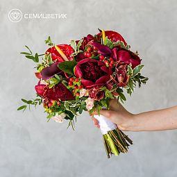 Свадебный букет из кустовой розы, антуриума и пионов