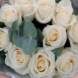 Букет из 11 белых роз (Эквадор) 50 см Vendela с эвкалиптом
